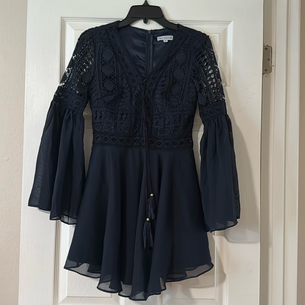Two sisters dress